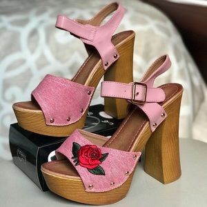 Rose embroidered wooden chunky heels